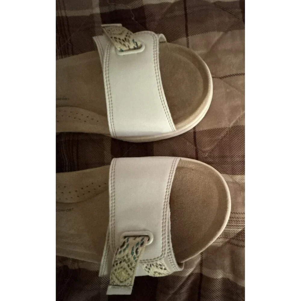 Clarks - Picture 7 of 9